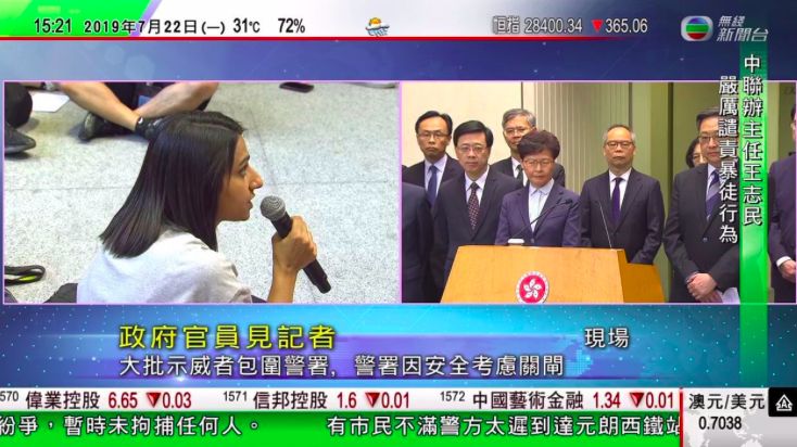 犀利追問特首「講人話」　女記者爆紅