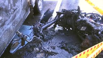 7旬嬤擦撞喪命！機車滑行燃燒變火球