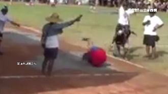 摔倒卻逆轉勝！選手笑：靠圓滾滾身材