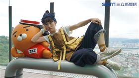 應付連戰七組韓團，LuLu忍痛犧牲逛街吃美食，蹲咖啡廳做功課記舞步。（圖／MTV我愛偶像LULU LAND提供）