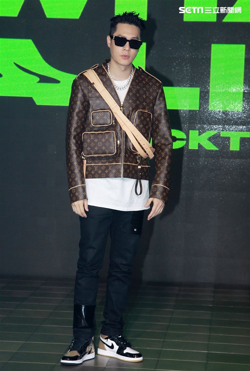 周湯豪「WHAT A LIFE」發行專輯派對，秀LV酷帥穿搭價值半場秀。（記者邱榮吉/攝影）