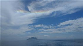偉人誕生奇景！龜山島驚現超美「火彩虹」　賞鯨旅客全看呆（圖／簡逢均授權提供）