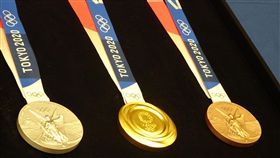 東奧獎牌 從回收品抽金屬打造東京奧運獎牌是利用所謂的「都市礦山」回收的手機等小型廢棄電子產品中抽出金屬打造，奧運及帕運共要打造5000面獎牌。中央社記者楊明珠東京攝 108年7月24日
