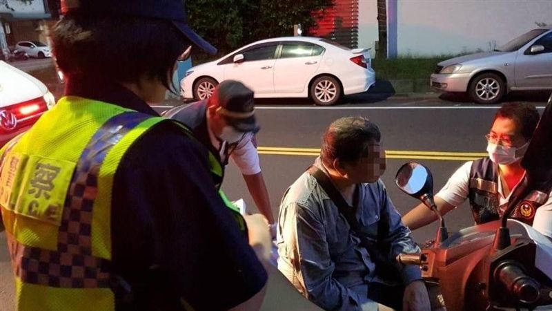 騎士義肢掉了不能動　她暖陪惹哭網友
