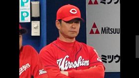 廣島緒方監督。（圖／翻攝自推特）