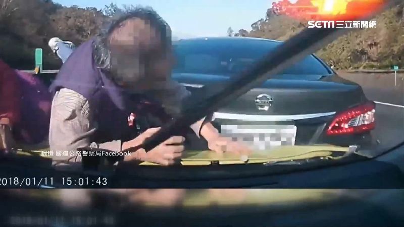 國道車禍下車勘損　千萬別站斷腿區！