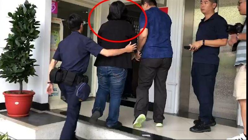 女欲砍副局長　母：有人用腦波控制她