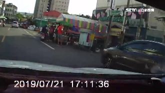 違規停車買蔥油餅！住戶拍照卻遭威脅