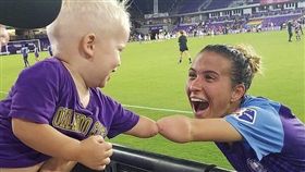 足球,佛羅里達州,奧蘭多,短指黏連,手掌。(圖/翻攝自推特)