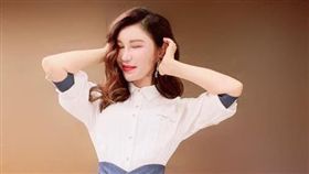 利菁有招牌獨特嗓音，卻被醫生檢查出長繭進醫院二度手術。（圖／翻攝自利菁臉書）