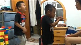 原住民弟弟怕被打 痛哭叫媽媽把棍子放下：我腳在發抖了你沒看到嗎？(圖/y_h_159•授權）