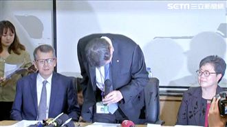 華航神隱四天　董座謝世謙鞠躬道歉