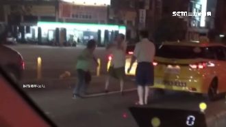 遭質疑繞路　運將持伸縮棒猛K乘客