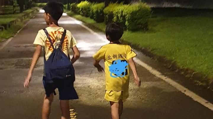 義氣？2國小童逃家吃1碗泡麵度日！