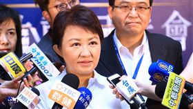 網友發起罷免  盧秀燕微笑說謝謝有網友在臉書平台發起罷免台中市長盧秀燕行動，盧秀燕（前）10日出席活動後被問到這項罷免行動時，只微笑地說「謝謝」。中央社記者郝雪卿攝  108年7月10日