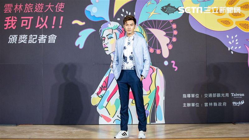 張雁名脫衣向洋妞店員說「我太大！」