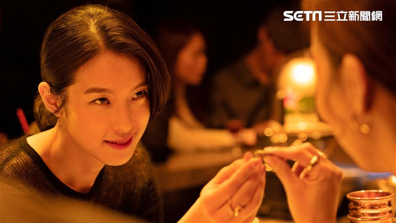 區塊鏈成電影題材？女星杯子戲法超神