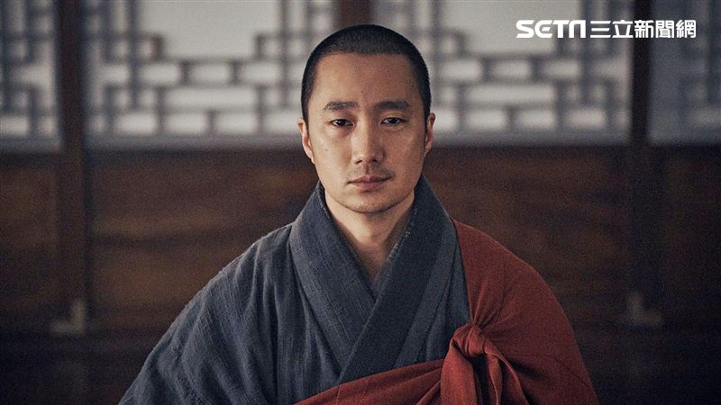 男星剃大光頭成和尚！現況曝光超驚喜