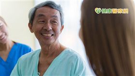 胰臟癌相較於其他癌症，存活率之所以偏低，主要可歸咎於超過三分之二的患者都是65歲以上的老年族群，且難以早期發現。