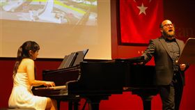 駐土耳其代表處26日在安卡拉舉辦「台灣之夜—自由的旋律」演奏會，邀請享譽國際的台灣鋼琴家黃凱盈（圖）專場演奏。