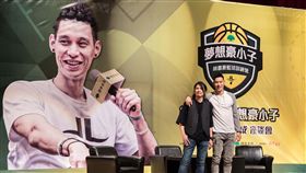 ▲林書豪（右）與台大電機系教授葉丙成（左），舉辦跨界座談會。（圖／國泰金控提供）