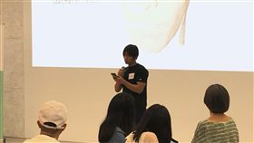 編舞家黃翊26日下午出席「Arts@ITRI藝術家進駐工研院」第2季分享會，介紹他與工研院團隊的創作計畫「靈魂的標本」。