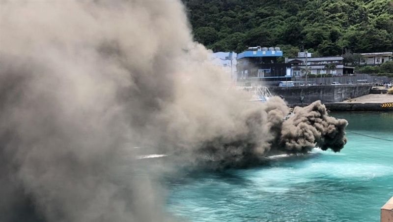 客輪突冒黑煙！147旅客綠島驚魂！