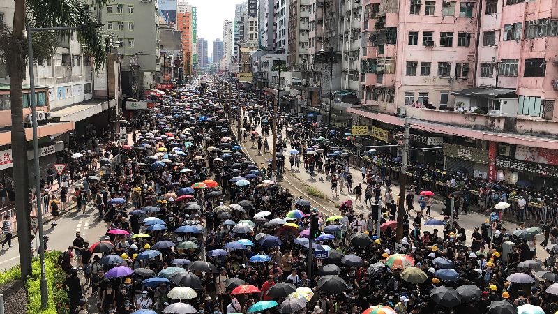 港光復元朗遊行出發！萬人聚集主幹道
