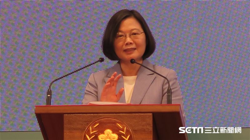 蔡英文出席黑客松　勉公務員跳脫藩籬