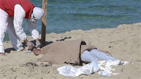 難民船,地中海,利比亞。(圖/翻攝自臉書)