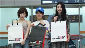 AV女優（由右至左）本庄鈴、小泉日向、七海蒂娜來台展演。（圖／記者邱榮吉攝影）