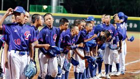 ▲扣倒南非隊後，台灣少棒賽後敬禮。（圖／中華棒協提供）