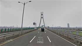 新北環快,車禍,黃牌重機,自摔,摔車,新北大橋（圖／翻攝自Googlemap）