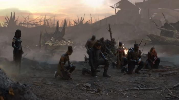 刪除片段曝！英雄們全跪地致意鋼鐵人