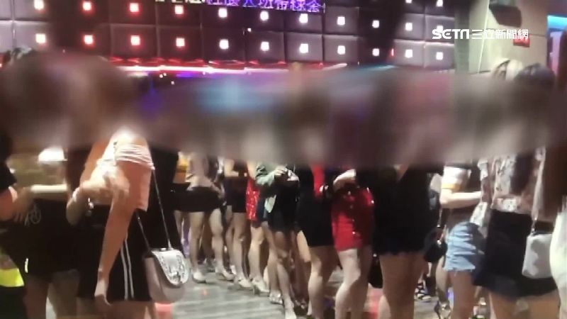 新警局長帶隊臨檢　舞廳長腿妹忙補妝