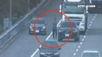 疑和妻吵架！醉男「走上國道」闖車道