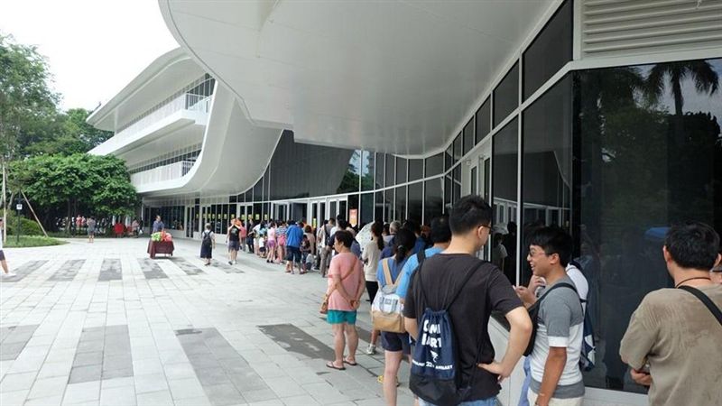 影城開幕！搶百元票排5小時　網驚呆