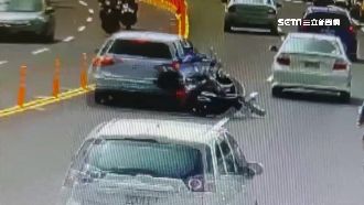 重機換車道擦撞轎車！6旬騎士摔車亡