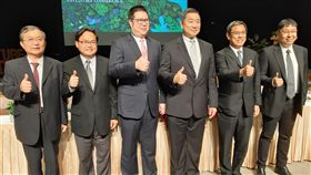 台泥及中橡與信昌化法說台泥集團台泥、中橡、信昌化13日舉行法人說明會，左起信昌化學工業總經理趙天福、國際中橡總經理黃柏松、信昌化學工業暨國際中橡董事長辜公怡、台泥董事長張安平、台泥總經理李鐘培、能元科技總經理薛人禎。中央社記者潘智義攝　108年5月13日