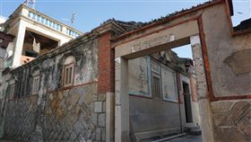 吳心泉宅修復案完成招標（2）文化局表示，文化資產修復是文化局重點施政項目，其中金門縣定古蹟大地吳心泉宅修復工程案經過5次招標，總算在農曆春節前順利招標出去，將在古宅修復完成後，再規劃「吳心泉紀念館」。中央社記者黃慧敏攝　108年2月17日