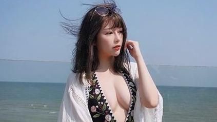 隱乳女神趴水道俯衝！雪球爆出全走光