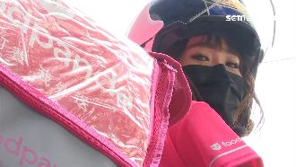 正妹騎重機送餐！每月多賺5萬元