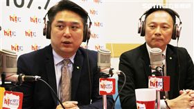 廣播節目主持人周玉蔻今（30）日專訪這次隨機出訪的人員，華航空服處空服管理部經理劉建文
（圖／Hit Fm《周玉蔻嗆新聞》製作單位提供）