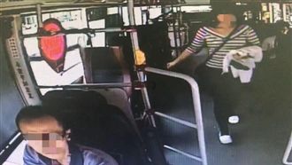 搭公車投3塊！司機送警局少女淚崩