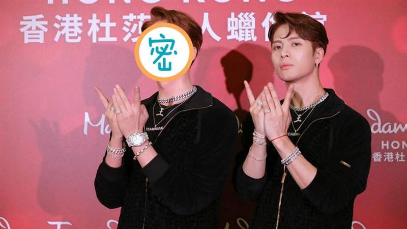 王嘉爾同框蠟像！本人親認證一模一樣
