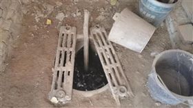 大陸,山西,廁所,茅坑,倒栽蔥,膠帶,口鼻。(圖/翻攝自紅星新聞)