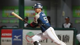廖健富代打轟超前3分砲  獲單場MVP中職Lamigo桃猿隊26日和統一獅隊交手，8局上廖健富代打轟超前3分砲，助隊以7比4奪下9連勝，也獲選為單場MVP。（資料照片）中央社記者張新偉攝  108年6月26日