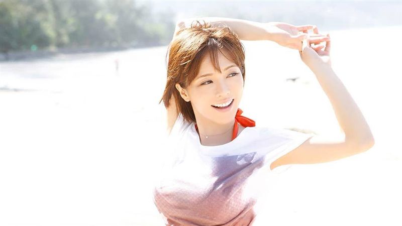 財務危機下海拍AV？巨乳女星官宣了
