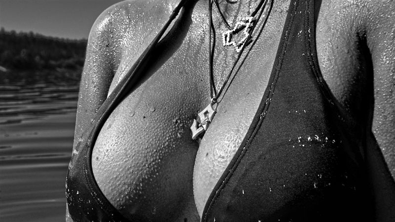 女大生擠乳房粉刺　長軟爛膿塊下場慘