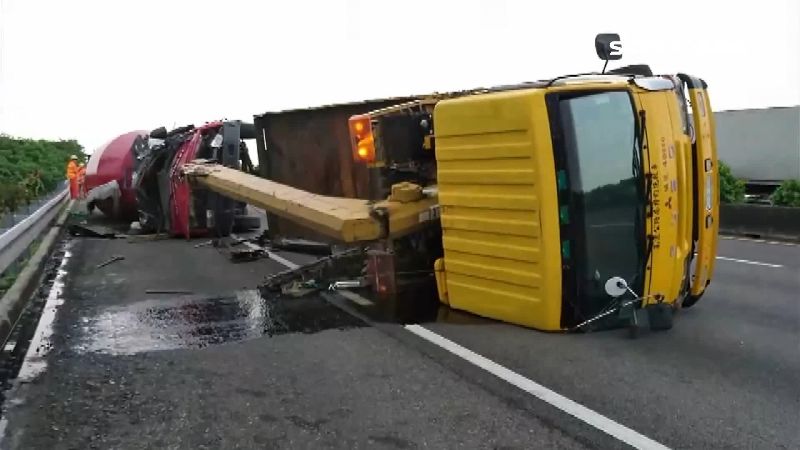 混泥土車1天翻2次　司機：真的很衰